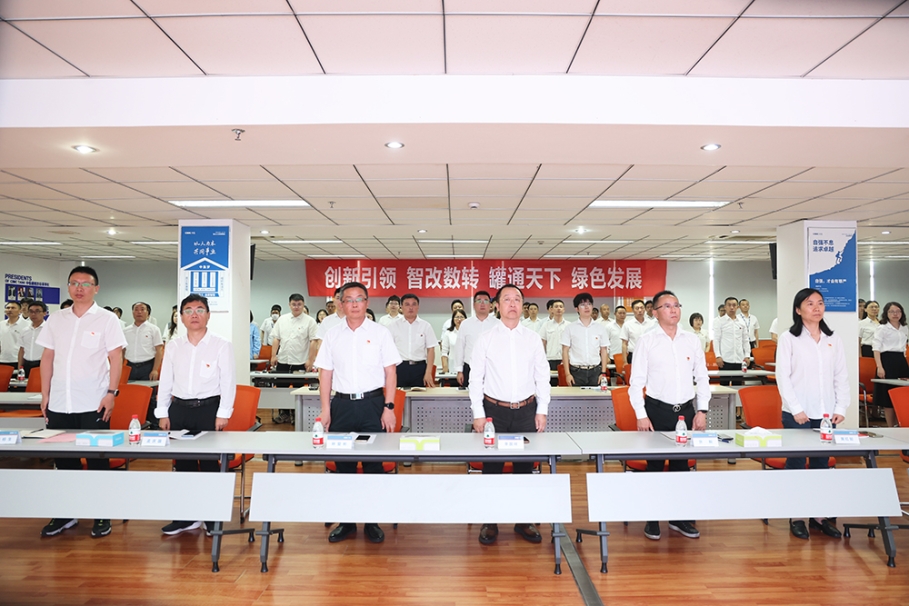 ���к�ɫ���� �����������  ��������luck18��˾��ί�ٿ���һȫ�嵳Ա���